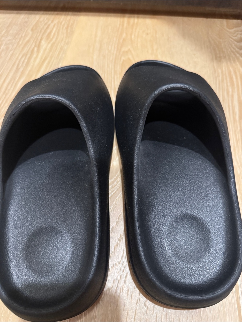 YEEZY’s YS 01 Black Slides - Picture 4 of 5